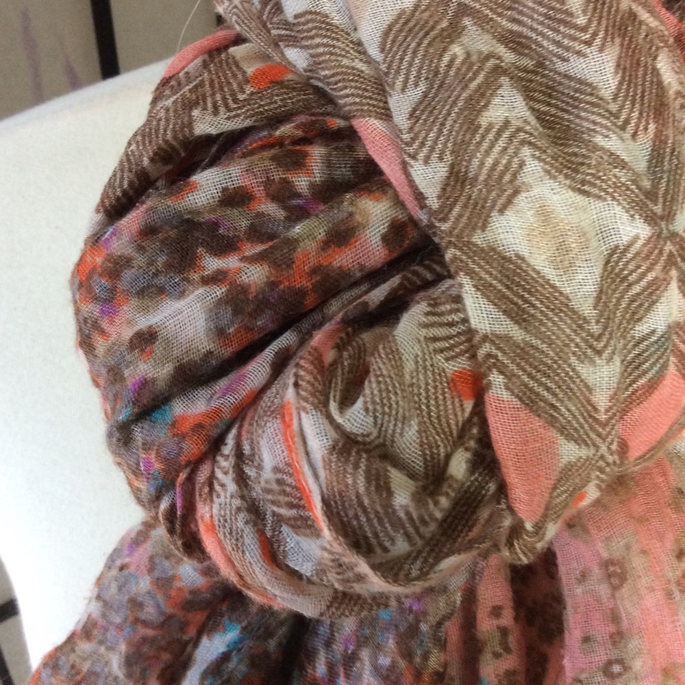 Soft & Pretty Scarf For Spring! - Picture 2 of 5